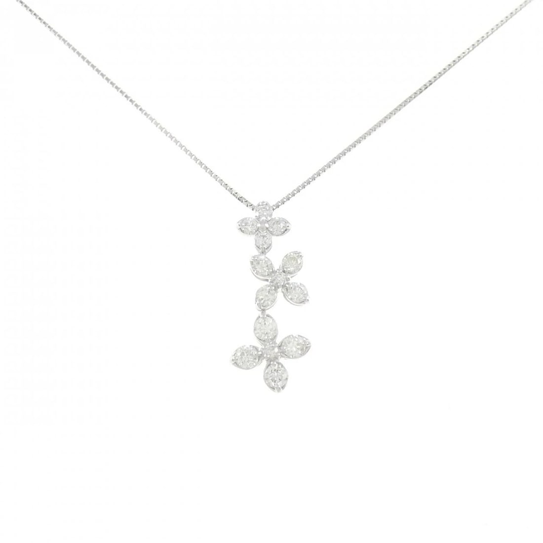 K18WG FLOWER DIAMOND NECKLACE: K18WG Flower Diamond Necklace Brand: Unbranded Type: Diamond Necklace Material: K18WG, Main Stone/Creation NATURAL Color: White Gold Size: 45CM Actual Size Pendant length approx. x width approx.: