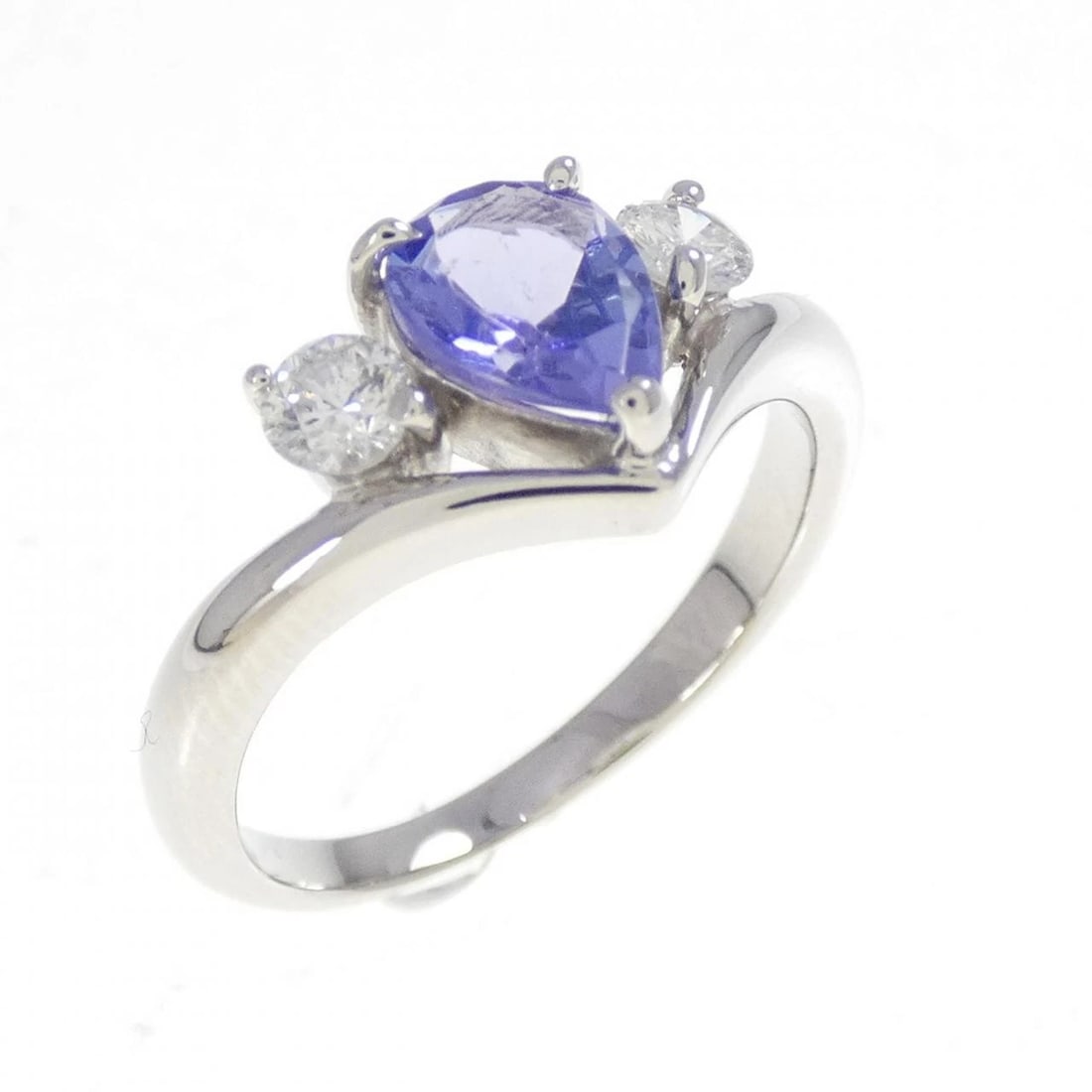 PT900 TANZANITE RING: PT900 Tanzanite Ring Brand: Unbranded Type: Tanzanite Ring Material: PT900, Main Stone/Creation TANZANITE Secondary Stone Diamond Color: Silver Size: US5.75 Accessories: None Accessories Notice: When