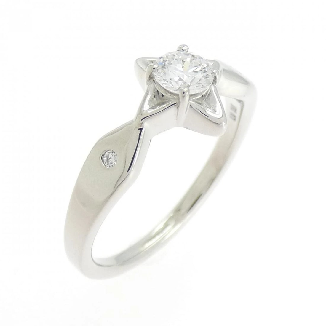 PT950 DIAMOND RING: PT950 Diamond Ring Brand: Unbranded Type: Diamond Ring Material: PT950, Main Stone/Creation NATURAL Color: Silver Size: US7 Accessories: None Accessories Notice: When purchasing pre-owned goods,