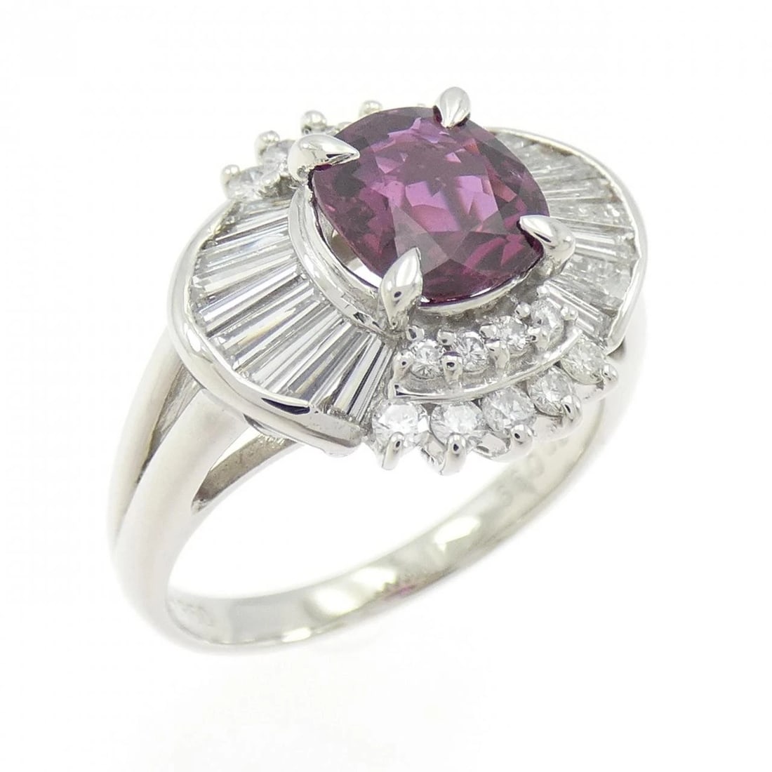 PT850 SAPPHIRE RING (1 of 3)