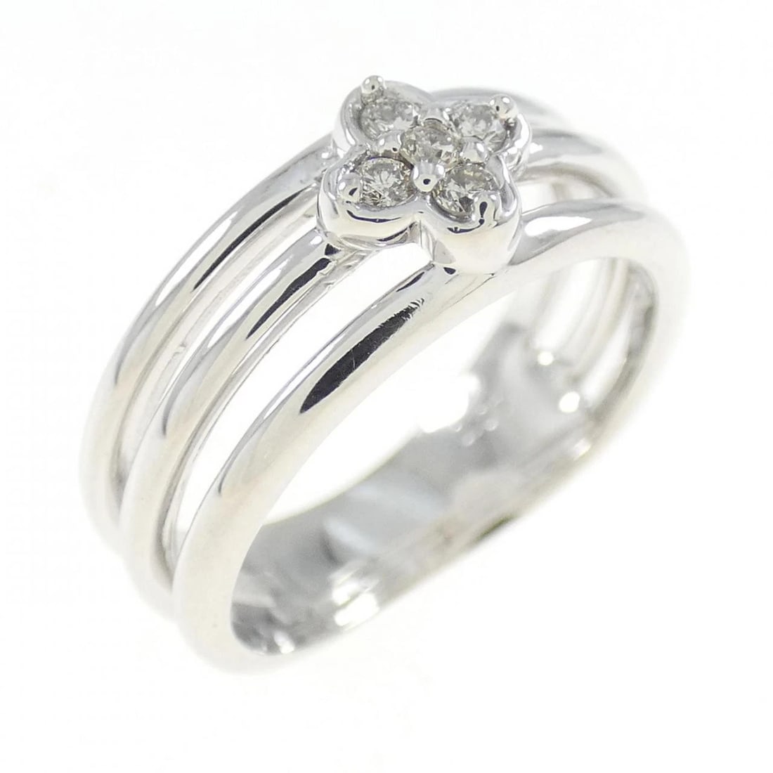 K18WG FLOWER DIAMOND RING (1 of 3)