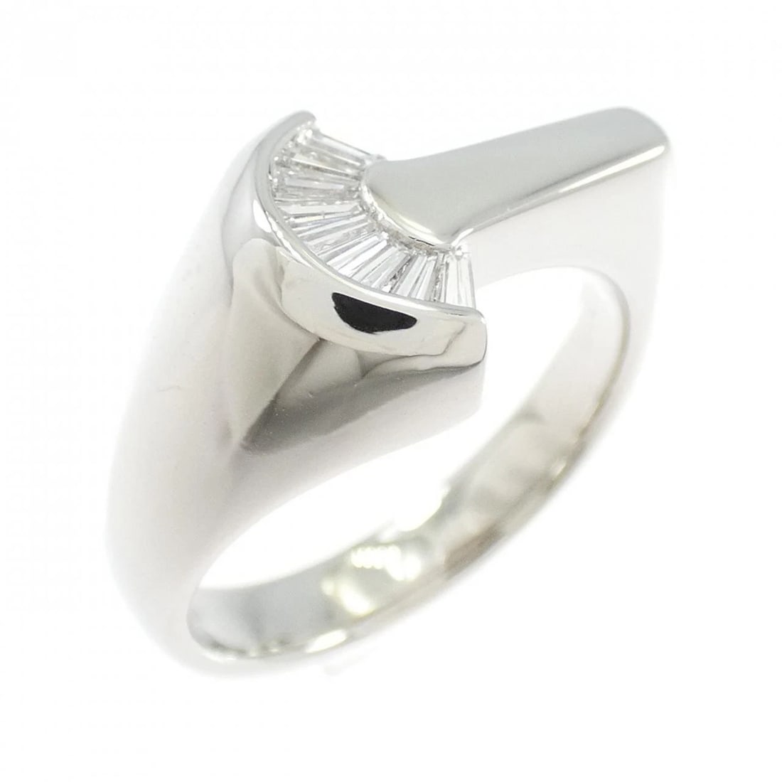 PT900 DIAMOND RING: PT900 Diamond Ring Brand: Unbranded Type: Diamond Ring Material: PT900, Main Stone/Creation NATURAL Color: Silver Size: US5 1/2 Accessories: None Accessories Notice: When purchasing pre-owned goods,