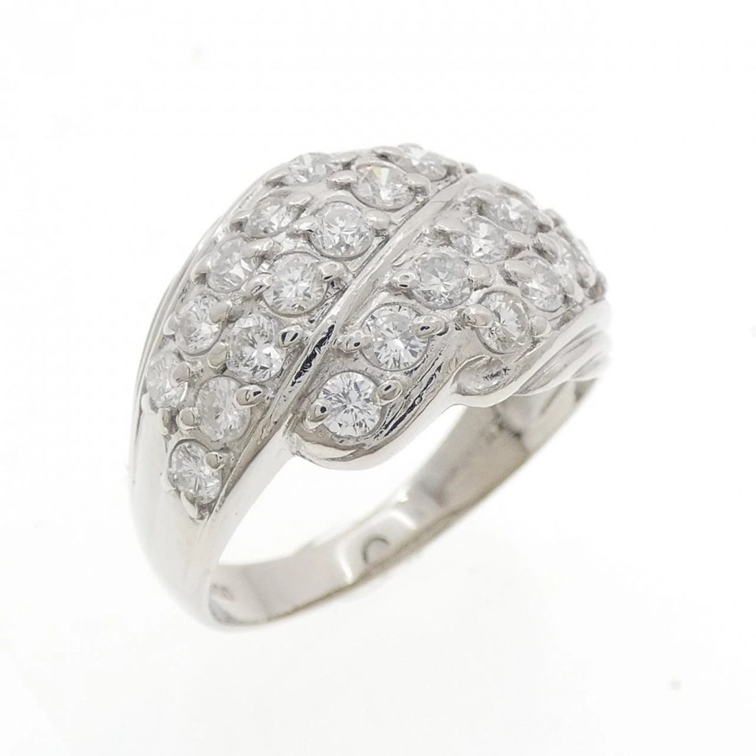 PT900 DIAMOND RING: PT900 Diamond Ring Brand: Unbranded Type: Diamond Ring Material: PT900, Main Stone/Creation NATURAL Color: Silver Size: US5 3/4 Accessories: None Accessories Notice: When purchasing pre-owned goods,