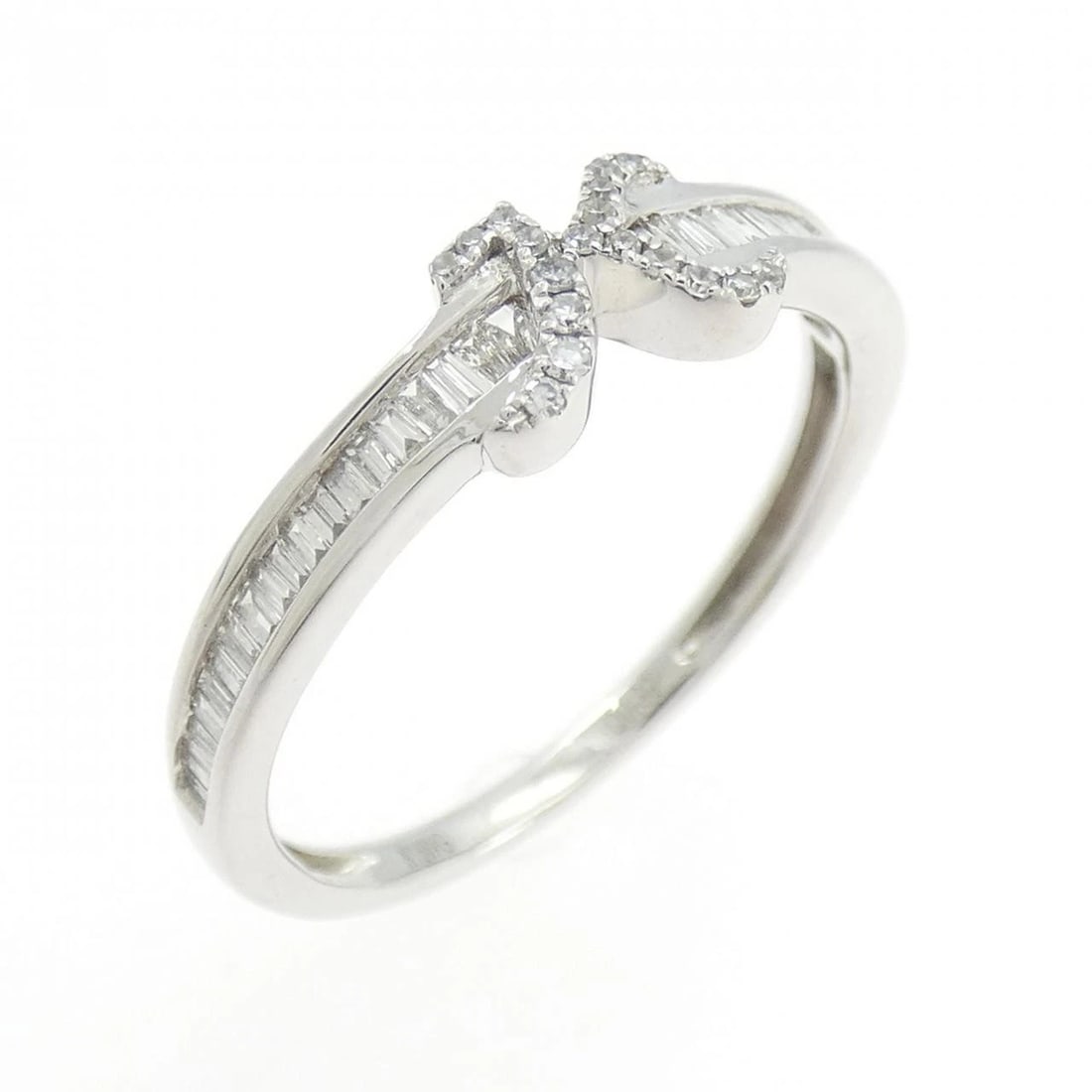 K18WG DIAMOND RING: K18WG Diamond Ring Brand: Unbranded Type: Diamond Ring Material: K18WG, Main Stone/Creation NATURAL Color: White Gold Size: US8 1/4 Accessories: None Accessories Notice: When purchasing pre-owned