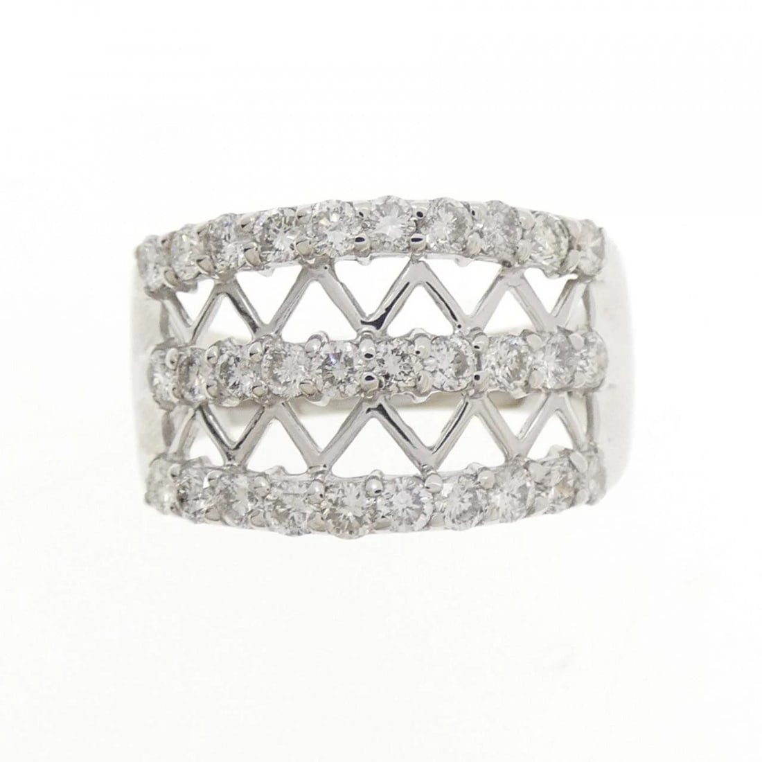 PT900 DIAMOND RING: PT900 Diamond Ring Brand: Unbranded Type: Diamond Ring Material: PT900, Main Stone/Creation NATURAL Color: Silver Size: US6 Accessories: None Accessories Notice: When purchasing pre-owned goods,