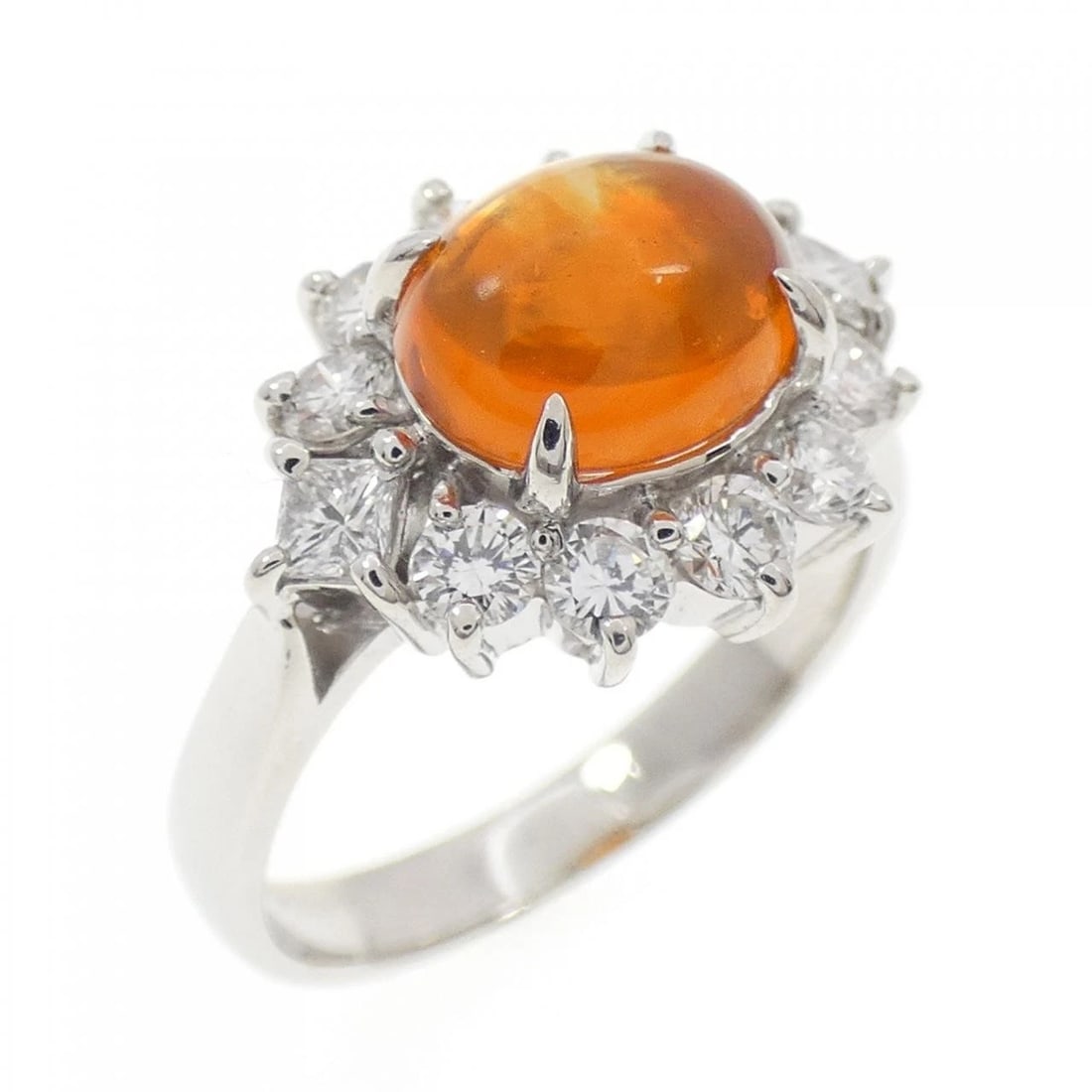 PT900 OPAL RING: PT900 Opal Ring Brand: Unbranded Type: Opal Ring Material: PT900, Main Stone/Creation OPAL Secondary Stone Diamond Color: Silver Size: US5 1/4 Accessories: None Accessories Notice: When purchasing