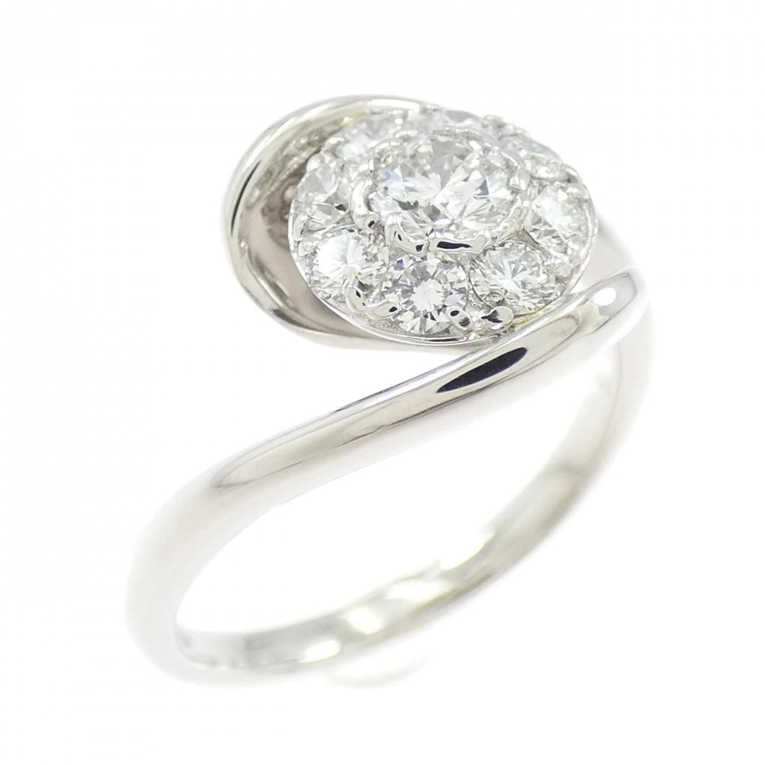 PT900 DIAMOND RING: PT900 Diamond Ring Brand: Unbranded Type: Diamond Ring Material: PT900, Main Stone/Creation NATURA Color: Silver Size: US5 1/4 Accessories: None Accessories Notice: When purchasing pre-owned goods,