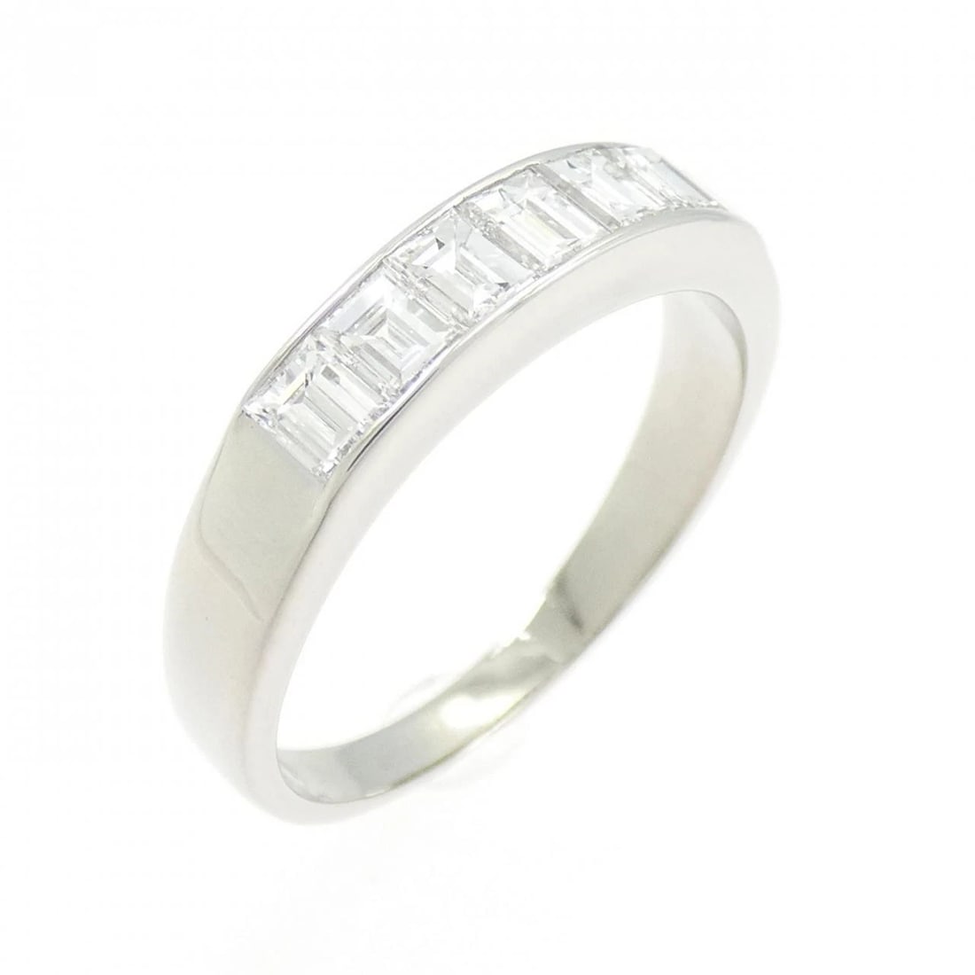 PT900 DIAMOND RING: PT900 Diamond Ring Brand: Unbranded Type: Diamond Ring Material: PT900, Main Stone/Creation NATURAL Color: Silver Size: US6 Accessories: None Accessories Notice: When purchasing pre-owned goods,