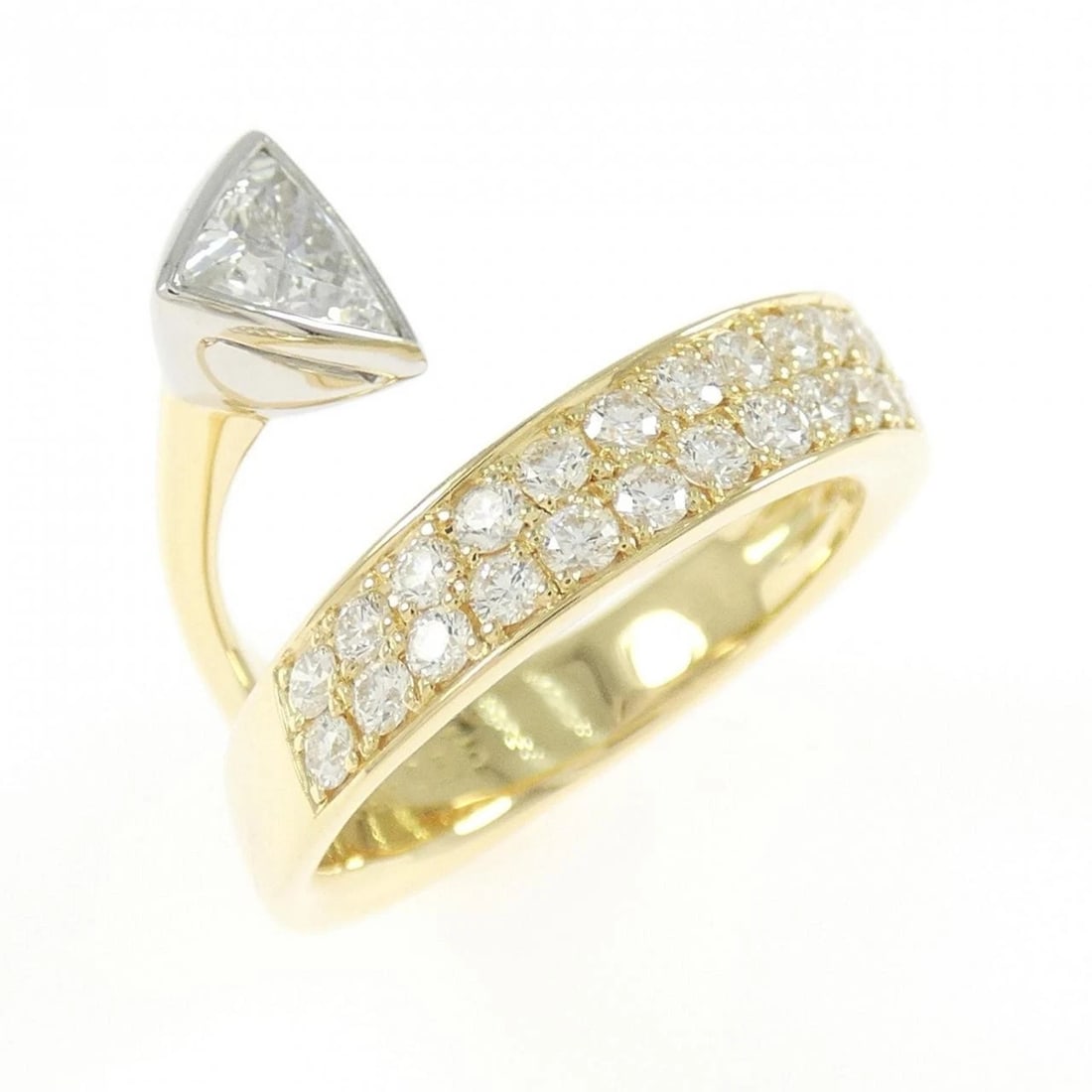 K18YG/PT900 DIAMOND RING: K18YG/PT900 Diamond Ring Brand: Unbranded Type: Diamond ring Material: K18YG/PT900, Main Stone/Creation Natural Color: YG,Silver Size: US5.5 Accessories: None Accessories Notice: When purchasing