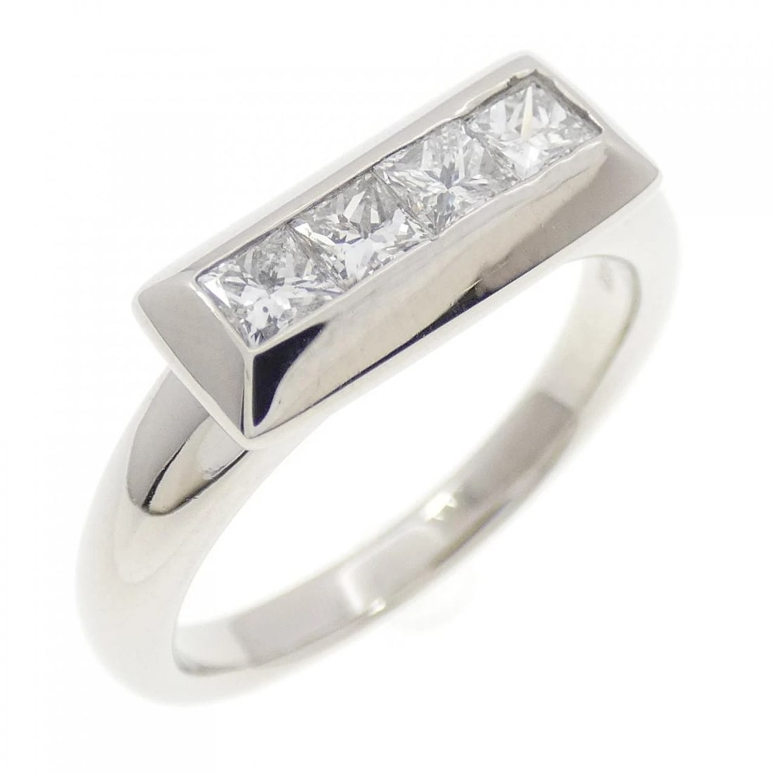 PT900 DIAMOND RING: PT900 Diamond Ring Brand: Unbranded Type: Diamond Ring Material: PT900, Main Stone/Creation NATURAL Color: Silver Size: US6 1/2 Accessories: None Accessories Notice: When purchasing pre-owned goods,