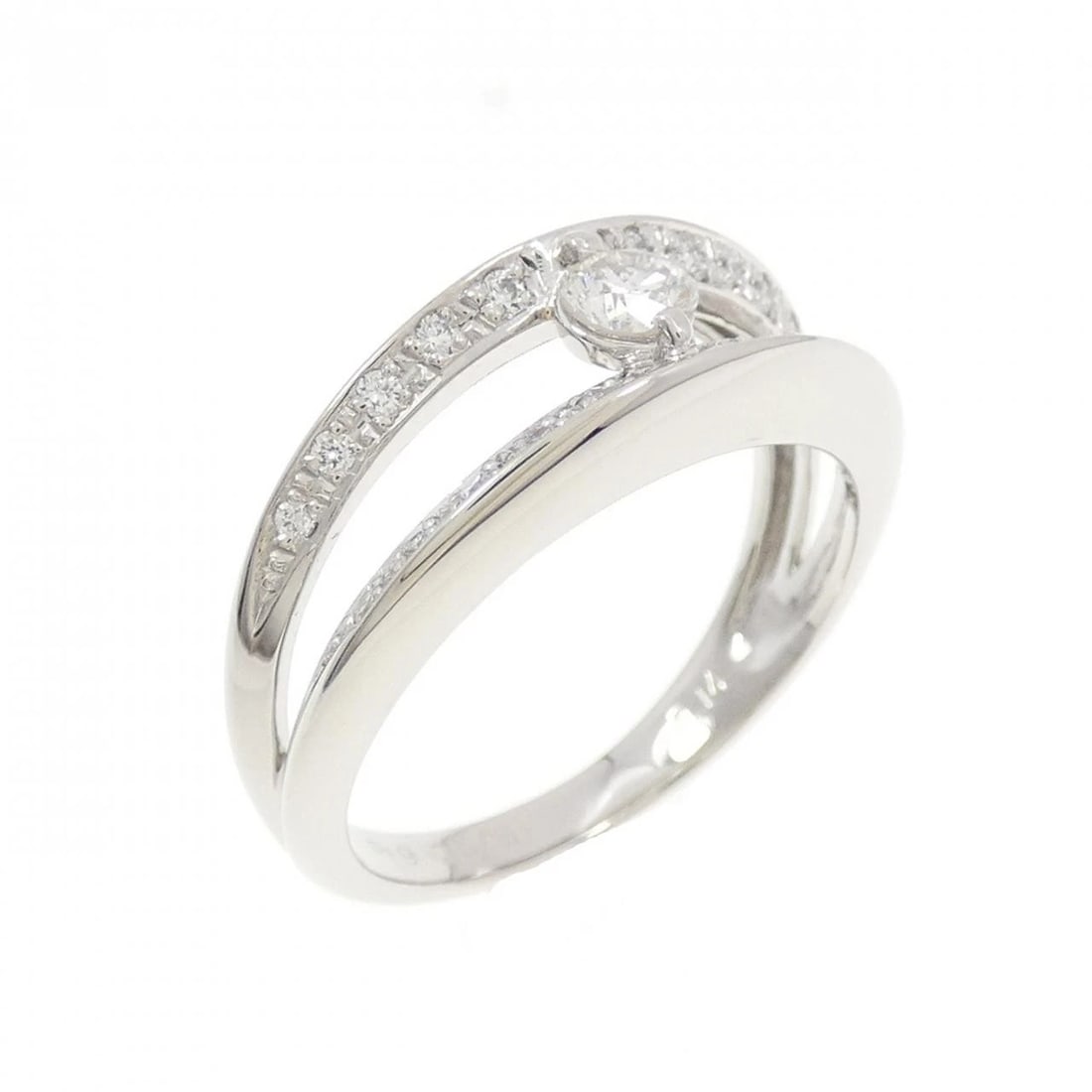 PT900 DIAMOND RING: PT900 Diamond Ring Brand: Unbranded Type: Diamond Ring Material: PT900, Main Stone/Creation NATURAL Color: Silver Size: US6 1/4 Accessories: None Accessories Notice: When purchasing pre-owned goods,