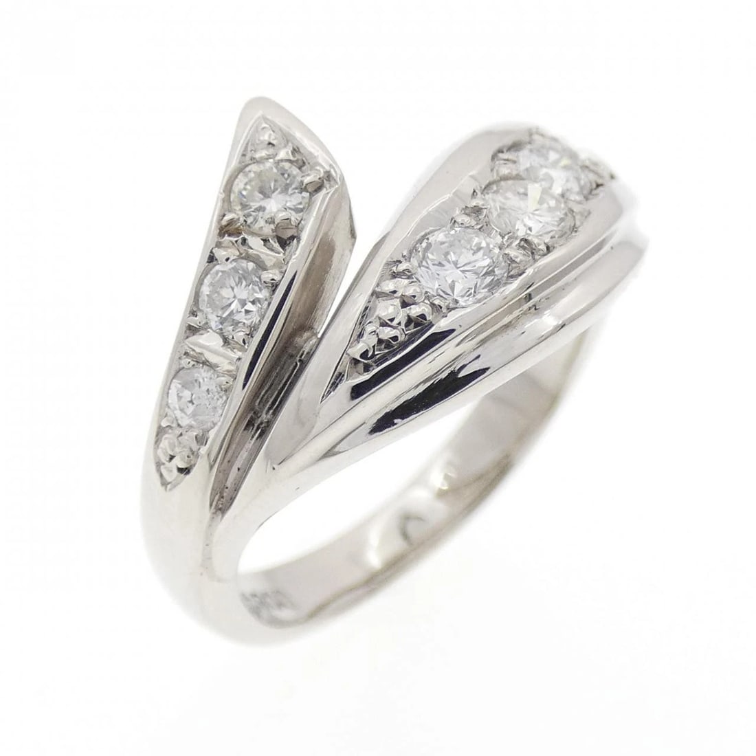 PT900 DIAMOND RING: PT900 Diamond Ring Brand: Unbranded Type: Diamond Ring Material: PT900, Main Stone/Creation NATURAL Color: Silver Size: US6 1/2 Accessories: None Accessories Notice: When purchasing pre-owned goods,