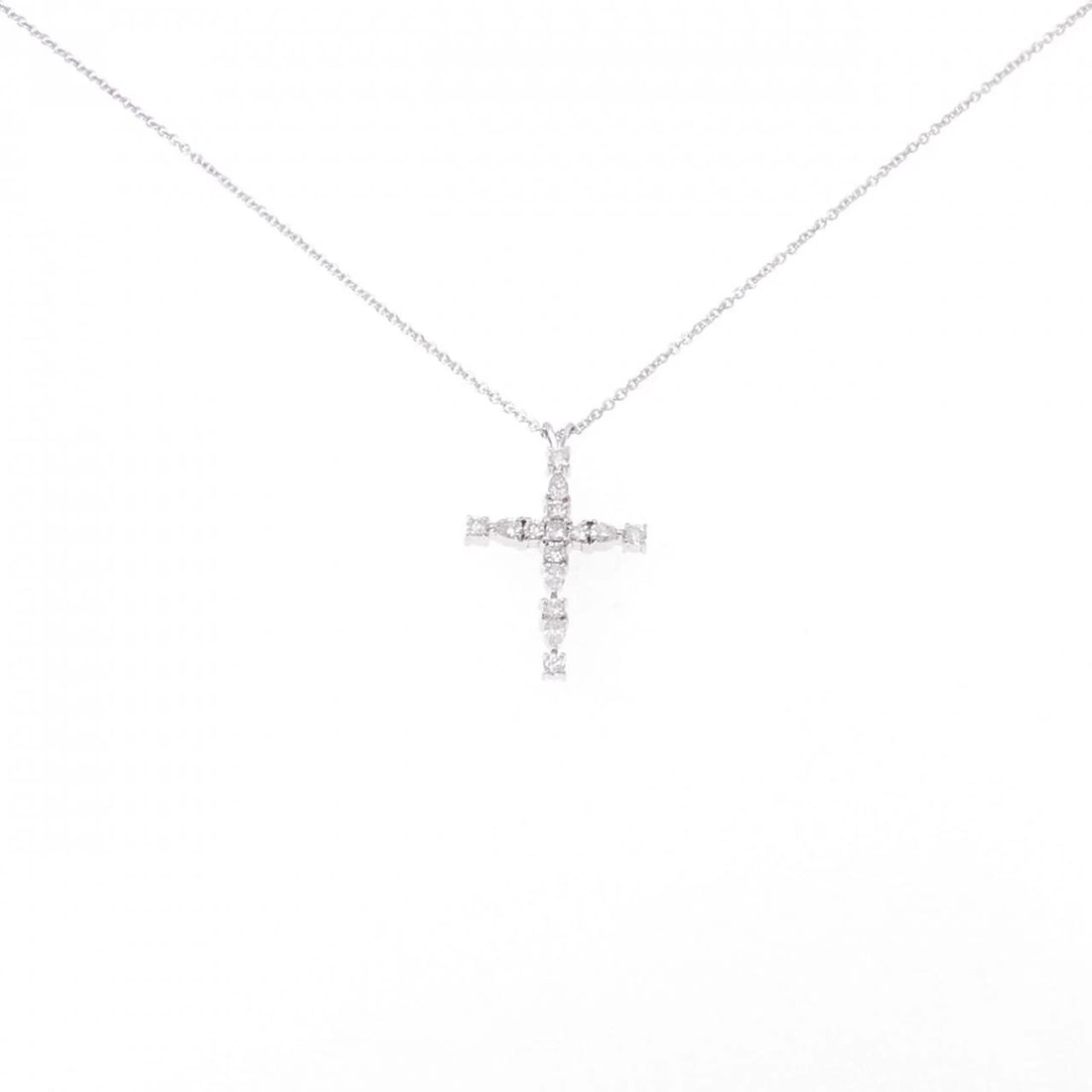 K18WG CROSS DIAMOND NECKLACE: K18WG Cross Diamond Necklace Brand: Unbranded Type: Diamond Necklace Material: K18WG, Main Stone/Creation Natural Color: White Gold Size: 40cmActual Size Pendant length approx. x width approx.: