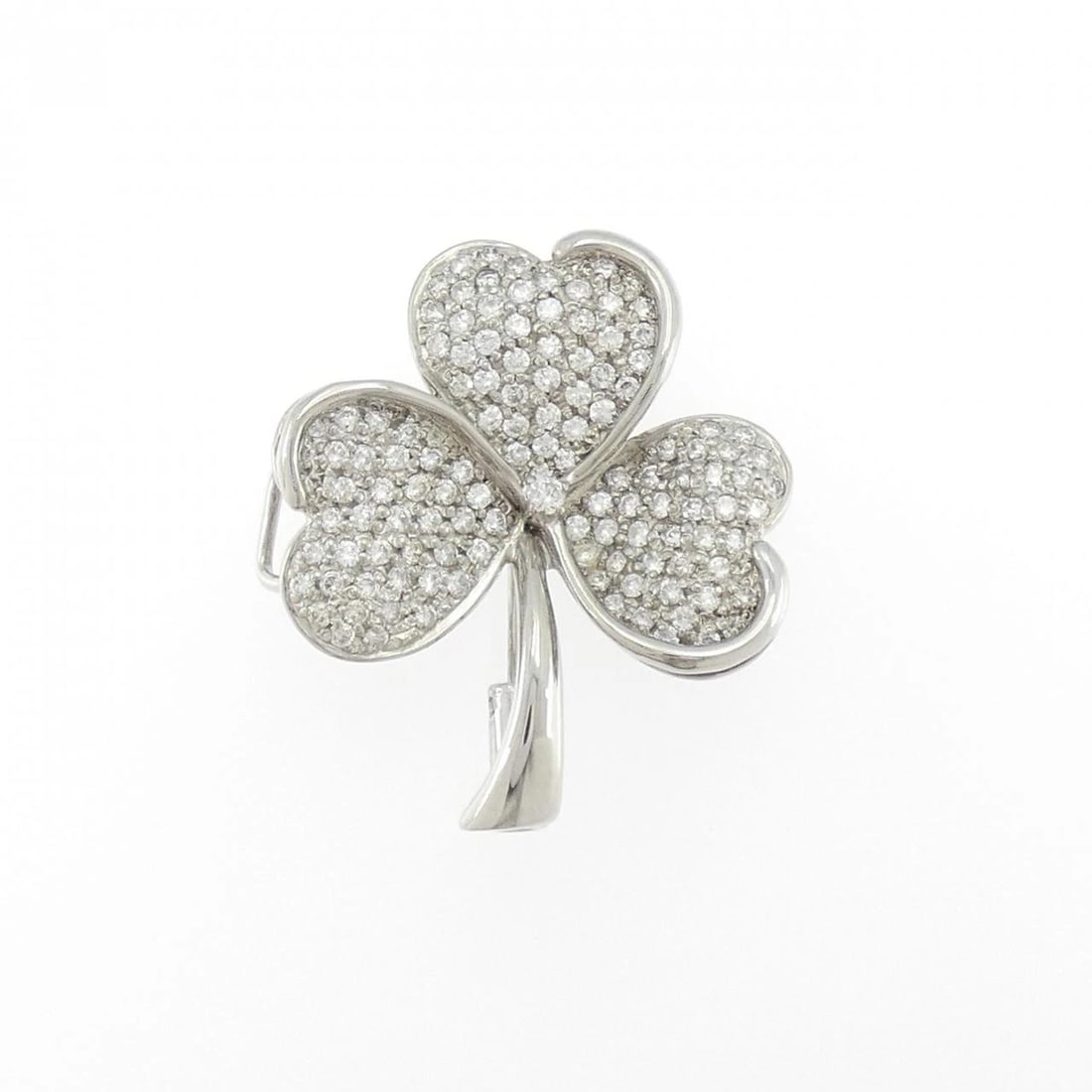 K18WG DIAMOND BROOCH: K18WG Diamond Brooch Brand: Unbranded Type: Diamond Pendant/Brooch Material: K18WG, Main Stone/Creation Natural Color: White Gold Size: Actual Size Approx. length x width: 30.7mm x 26.3mm