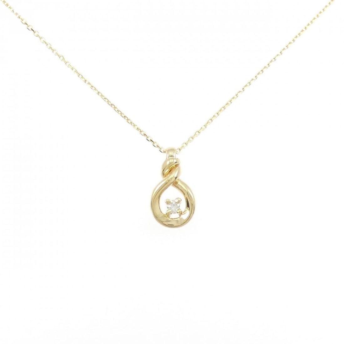 18K YELLOW GOLD DIAMOND NECKLACE: 18K Yellow Gold Diamond Necklace Brand: Unbranded Type: Diamond Necklace Material: K18YG, Main Stone/Creation NATURAL Color: YELLOW GOLD Size: 40CM Actual Size Pendant length approx. x width approx.: