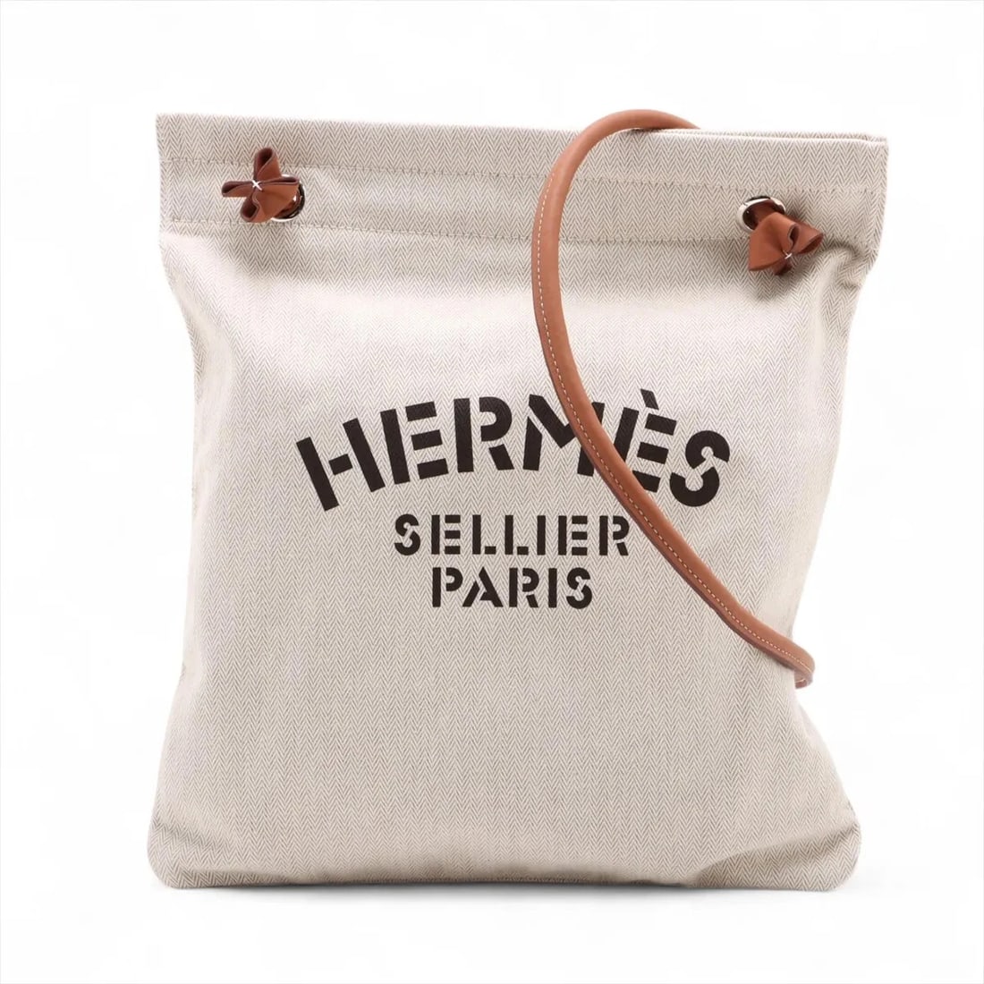 HERMES ALINE MM TOILE CHEVRON X LEATHER BEIGE SILVER: Hermes Aline MM toile chevron x leather Beige Silver Brand: Hermès Type: Shoulder bag Material: Toile Chevrons x Leather Color: Beige Size: Height:13.0inchLength:11.6inchDepth:0.2inch Accessories: