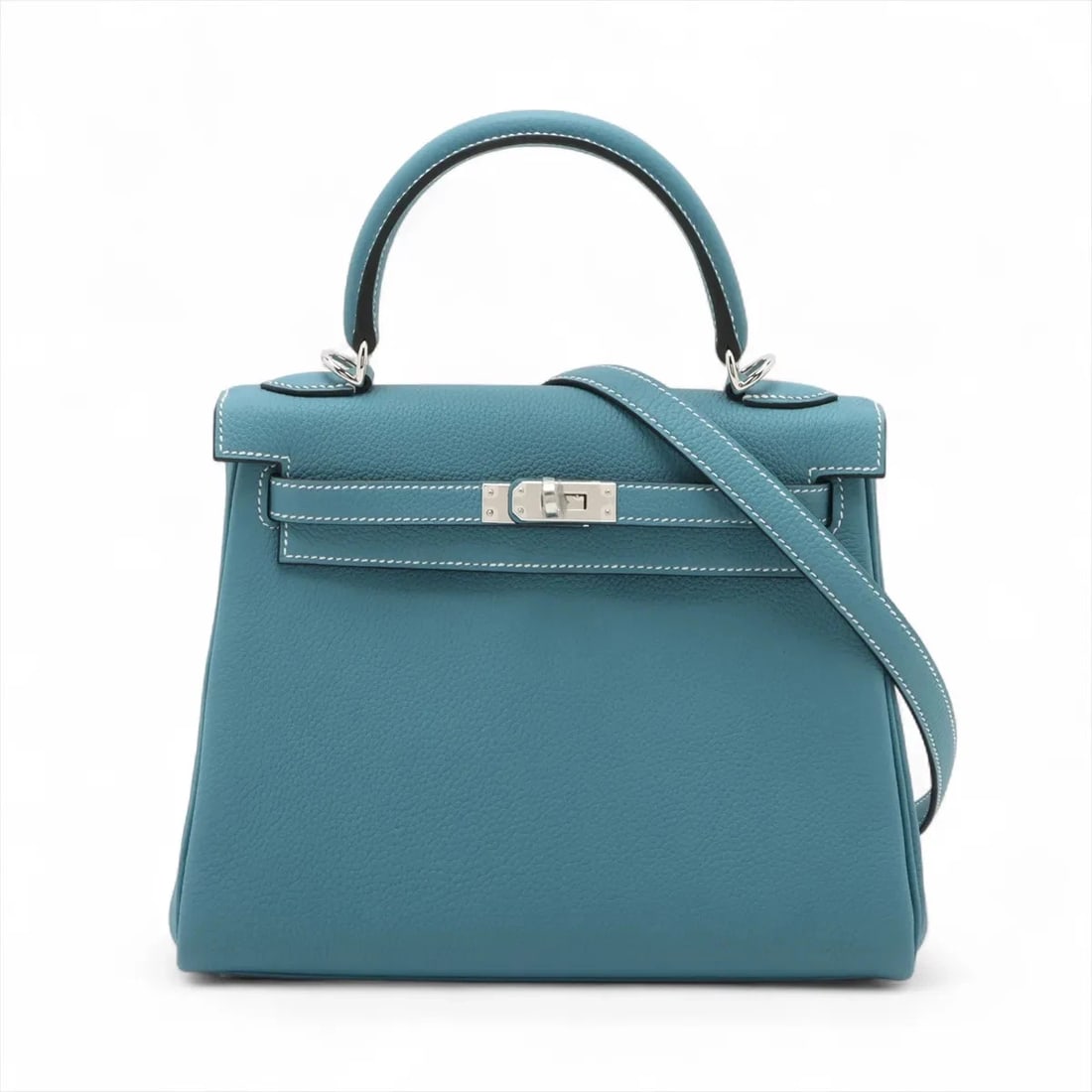 HERMES KELLY 25 LE TOURNAY TOGO NEW BLUE JEEN: Hermes Kelly 25 Le Tournay Togo NEW BLUE JEEN Brand: Hermès Type: Hand bag Material: Togo Color: NEW BLUE JEEN Size: Height:7.1inchLength:9.4inchDepth:4.1inch Accessories: None Accessories