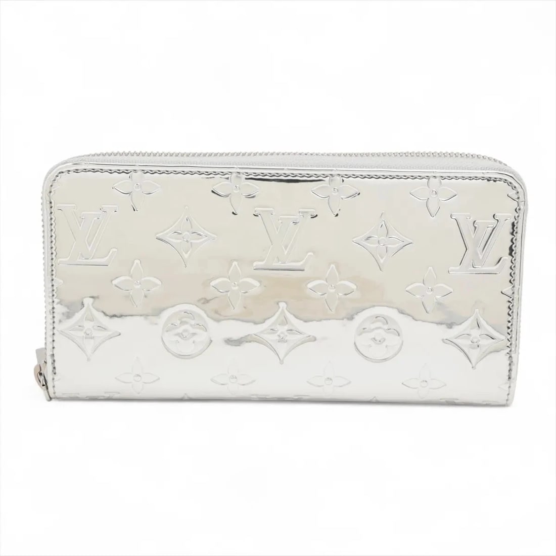 LOUIS VUITTON LV SKI KUSSAN ZIPPY WALLET: Louis Vuitton LV SKI KUSSAN ZIPPY WALLET Brand: Louis Vuitton Type: Long Wallet Material: none Color: Silver Size: Height:3.9inchLength:7.7inchDepth:0.8inch Accessories: None Accessories N