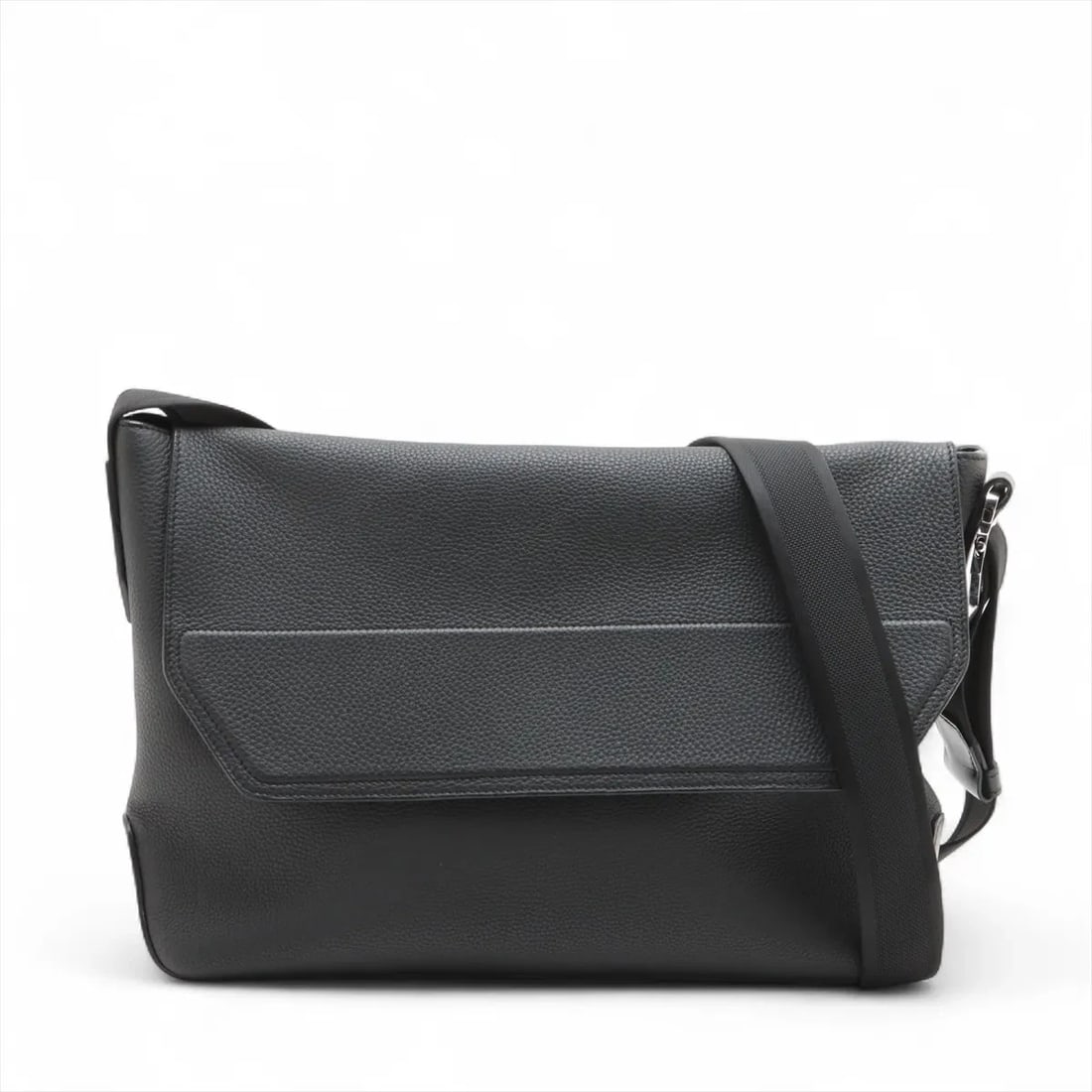 HERMES CITY NEWS MESSENGER TOGO BLACK: Hermes City news Messenger Togo Black Brand: Hermès Type: Shoulder bag Material: Togo Color: Black Size: Height:10.4inchLength:14.4inchDepth:3.5inch Accessories: None Accessories Notice: W