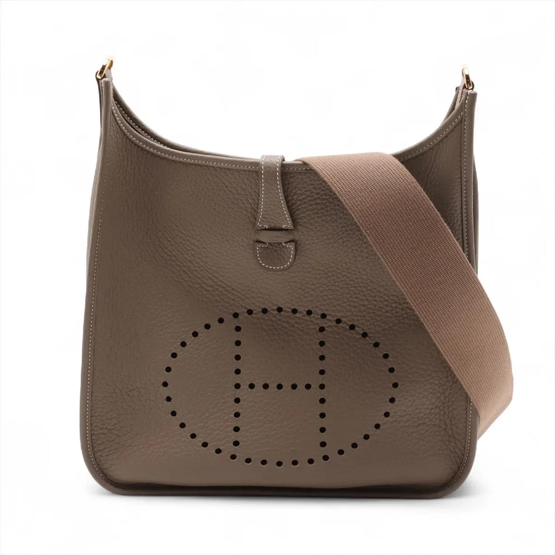 HERMES EVELYN 3 29 PM TAURILLON CLEMENCE ETOUPE: Hermes evelyn 3 29 PM Taurillon Clemence Etoupe Brand: Hermès Type: Shoulder bag Material: Taurillon Clemence Color: Etoupe Size: Height:12.2inchLength:11.4inchDepth:3.3inch Accessories: None