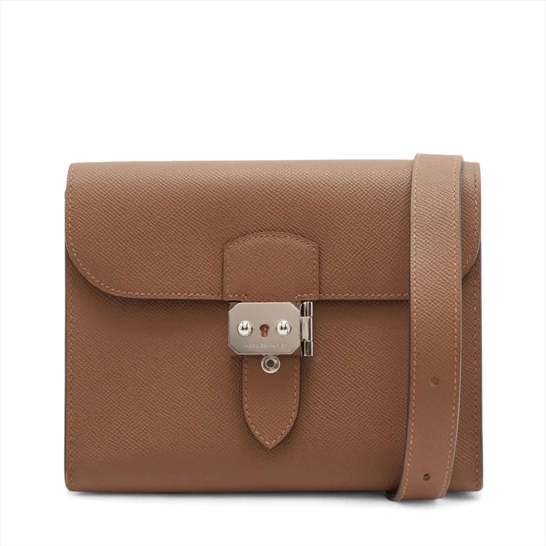 HERMES SAC ADEPECHE 21 VEAU EPSOM BEIGE DE WEIMAR: Hermes Sac Adepeche 21 Veau Epsom Beige de Weimar Brand: Hermès Type: Shoulder bag Material: Veau Epsom Color: Beige de Weimar Size: Height:6.7inchLength:8.3inchDepth:1.6inch Accessories: None