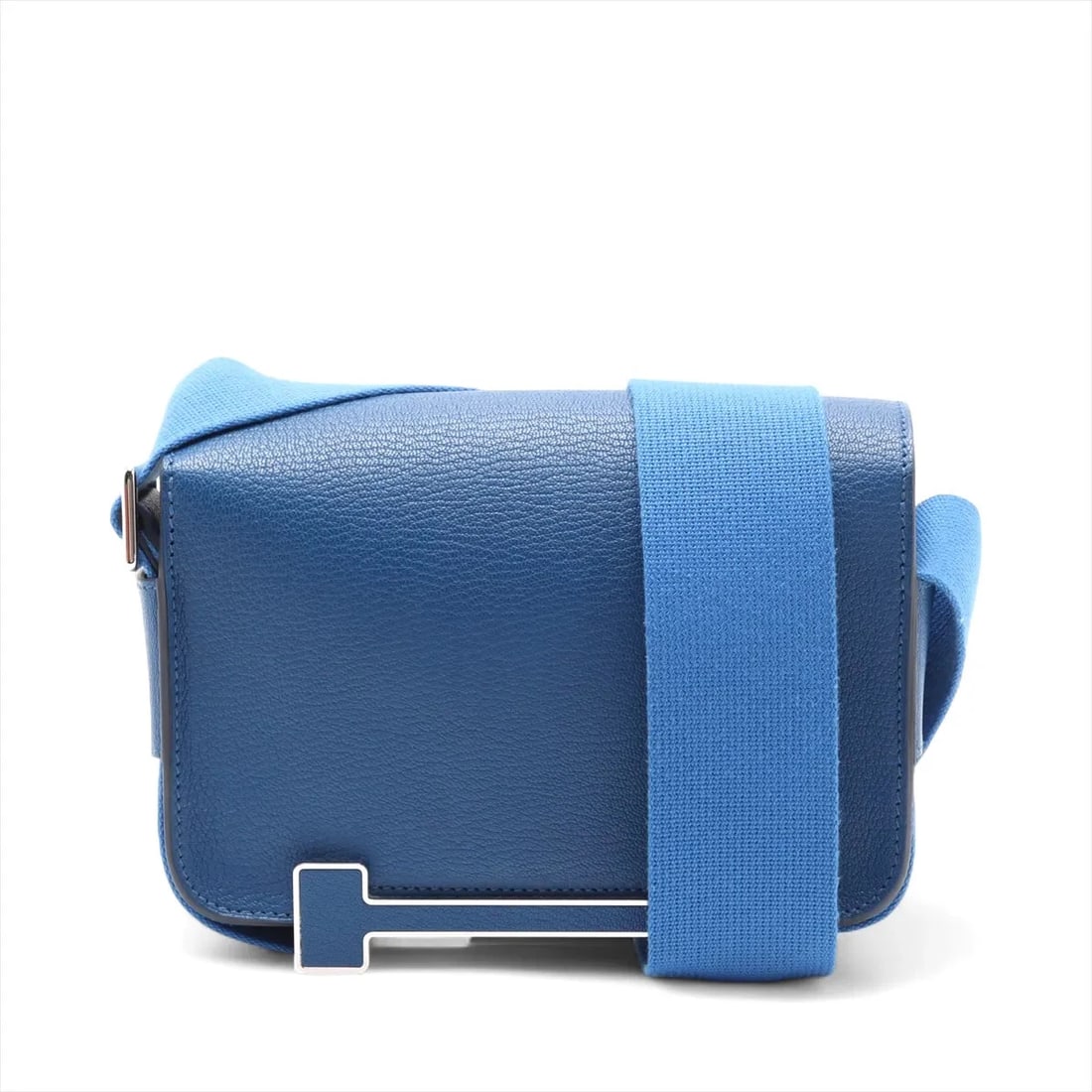 HERMES GETA CHEVRE BLUE AGATE SILVER METAL FITTINGS: Hermes Geta Chevre Blue agate Silver Metal Fittings Brand: Hermès Type: Shoulder bag Material: Chevre Color: Blue agate Size: Height:5.7inchLength:7.9inchDepth:2.6inch Accessories: None Ac