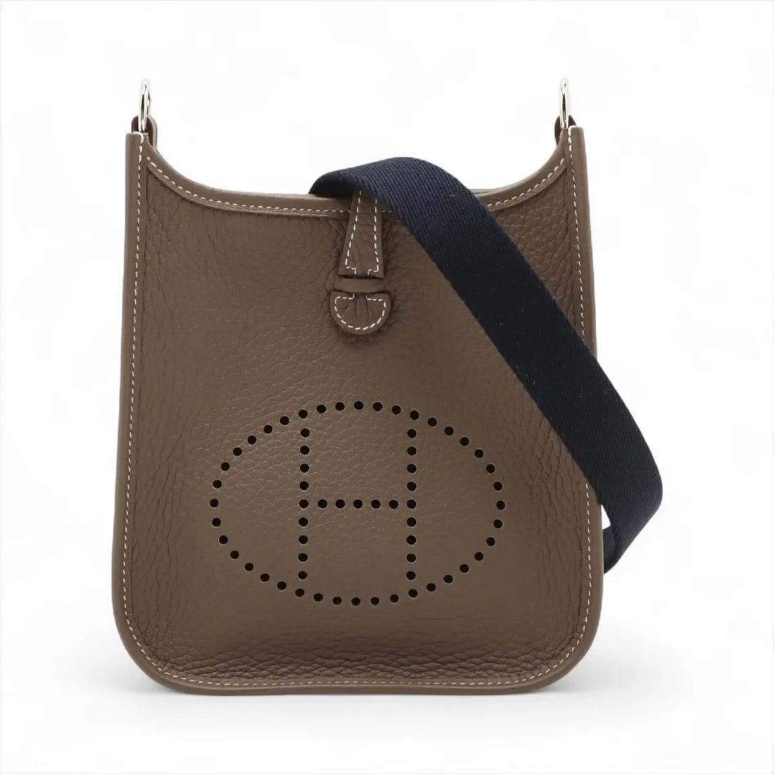 HERMES EVELYN 16 TPM TAURILLON CLEMENCE: Hermes evelyn 16 TPM Taurillon Clemence Brand: Hermès Type: Shoulder bag Material: Taurillon Clemence Color: Etoupe Size: Height:7.7inchLength:6.7inchDepth:1.6inch Accessories: None Access