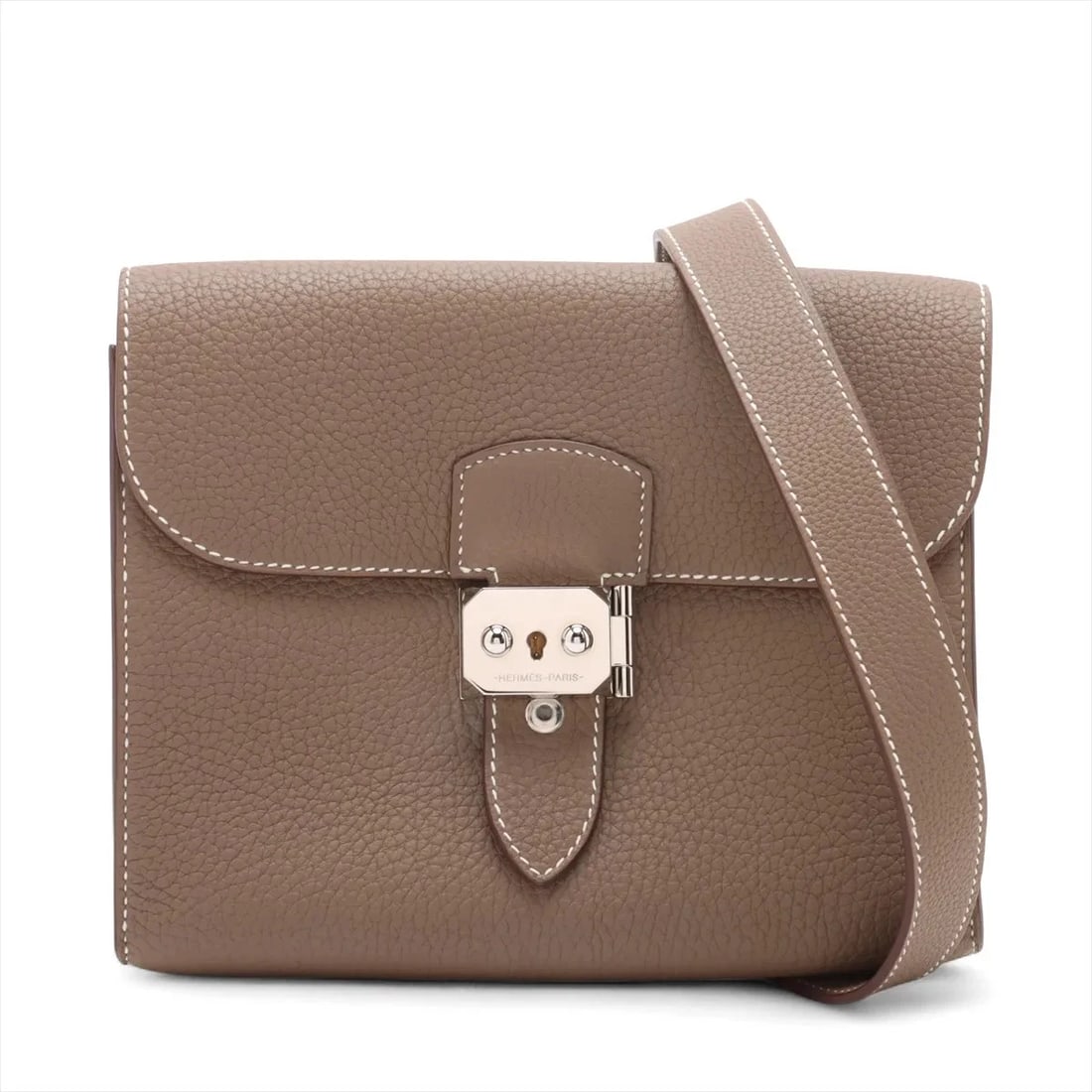 HERMES SAC ADEPECHE 21 TAURILLON CLEMENCE ETOUPE: Hermes Sac Adepeche 21 Taurillon Clemence Etoupe Brand: Hermès Type: Shoulder bag Material: Taurillon Clemence Color: Etoupe Size: Height:6.5inchLength:8.3inchDepth:1.6inch Accessories: None <