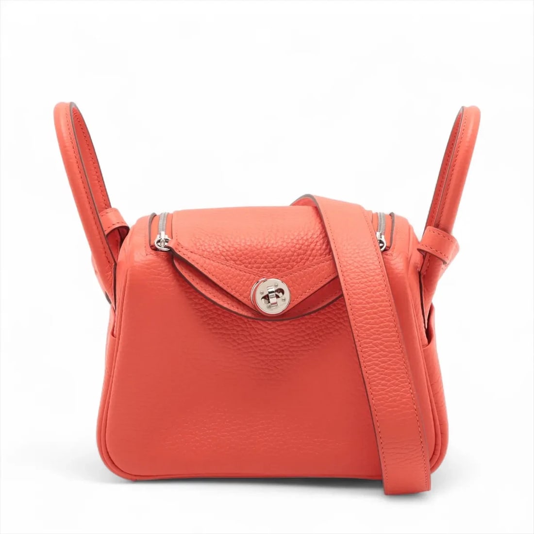 HERMES LINDY MINI 20 TAURILLON CLEMENCE ORANGEFIELD: Hermes Lindy mini 20 Taurillon Clemence Orangefield Brand: Hermès Type: Shoulder bag Material: Taurillon Clemence Color: Orangefield Size: Height:4.7inch Length:7.3inch Depth:3.7inch Handle height:2.