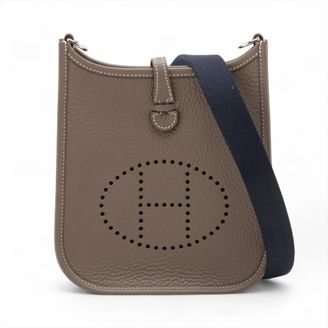 HERMES EVELYN 16 TPM TAURILLON CLEMENCE ETOUPE: Hermes evelyn 16 TPM Taurillon Clemence Etoupe Brand: Hermès Type: Shoulder bag Material: Taurillon Clemence Color: Etoupe Size: Height:7.9inchLength:6.9inchDepth:2.2inch Accessories: None