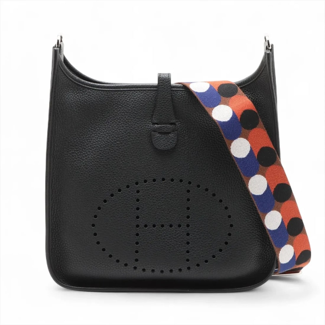 HERMES EVELYN 3 29 PM TAURILLON CLEMENCE BLACK: Hermes evelyn 3 29 PM Taurillon Clemence Black Brand: Hermès Type: Shoulder bag Material: Taurillon Clemence Color: Black Size: Height:11.8inchLength:11.0inchDepth:2.4inch Accessories: None