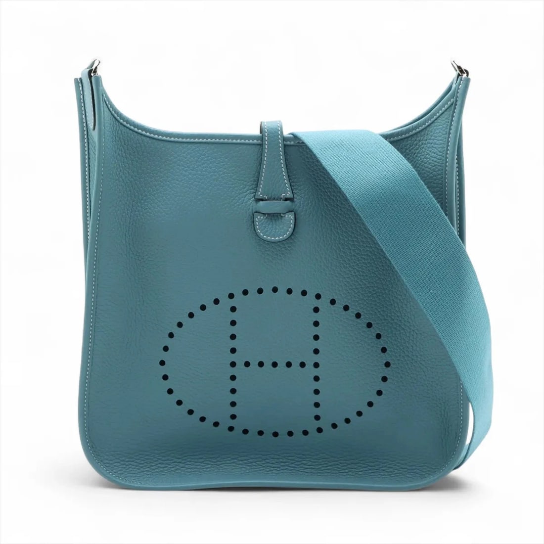HERMES EVELYN 3 29 PM TAURILLON CLEMENCE NEW BLUE JEAN: Hermes evelyn 3 29 PM Taurillon Clemence New Blue Jean Brand: Hermès Type: Shoulder bag Material: Taurillon Clemence Color: New Blue Jean Size: Height:12.0inchLength:11.0inchDepth:2.6inch Accessor