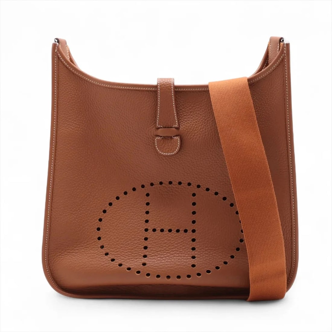 HERMES EVELYN 3 33 GM TAURILLON CLEMENCE GOLD: Hermes evelyn 3 33 GM Taurillon Clemence Gold Brand: Hermès Type: Shoulder bag Material: Taurillon Clemence Color: Gold Size: Height:13.2inchLength:12.8inchDepth:3.7inch Accessories: None