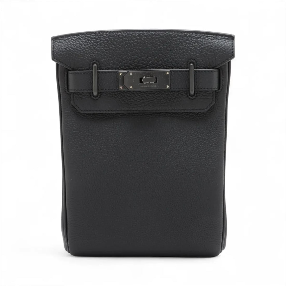 HERMES KELLY AKKAD PM MONOCHROME TOGO BLACK: Hermes Kelly Akkad PM monochrome Togo Black Brand: Hermès Type: Waist pouch/Body bag Material: Togo Color: Black Size: Height:10.6inchLength:7.1inchDepth:3.3inch Accessories: None Accessories