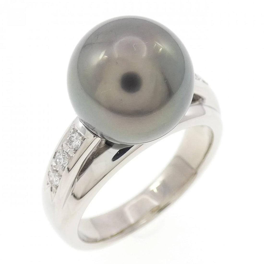 TASAKI BLACK PEARL RING 0.4": Tasaki Black Pearl Ring 0.4" Brand: TASAKI Type: Ring Material: Platinum900, Main Stone/Creation Black Pearl Secondary Stone Natural Color: Platinum Size: US 6 1/4 Accessories: None Accessories
