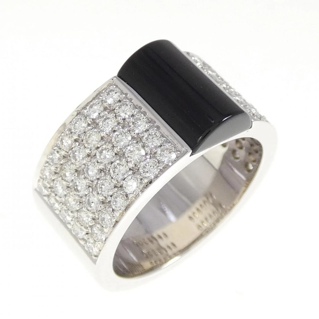 GUCCI ONYX RING: Gucci Onyx Ring Brand: GUCCI Type: Ring Material: 750 white gold, Color: White Gold Size: US 6 1/4(13) Accessories: None Accessories Notice: When purchasing pre-owned goods, please refer to the