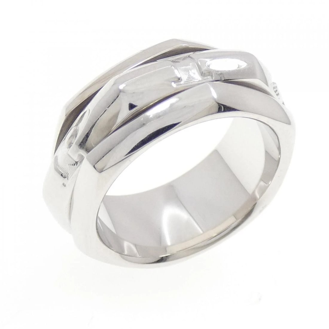 PIAGET POSSESSION RING: PIAGET Possession ring Brand: PIAGET Type: Ring Material: 750 white gold, Color: white gold Size: US 6 1/2 Accessories: None Accessories Notice: When purchasing pre-owned goods, please ref