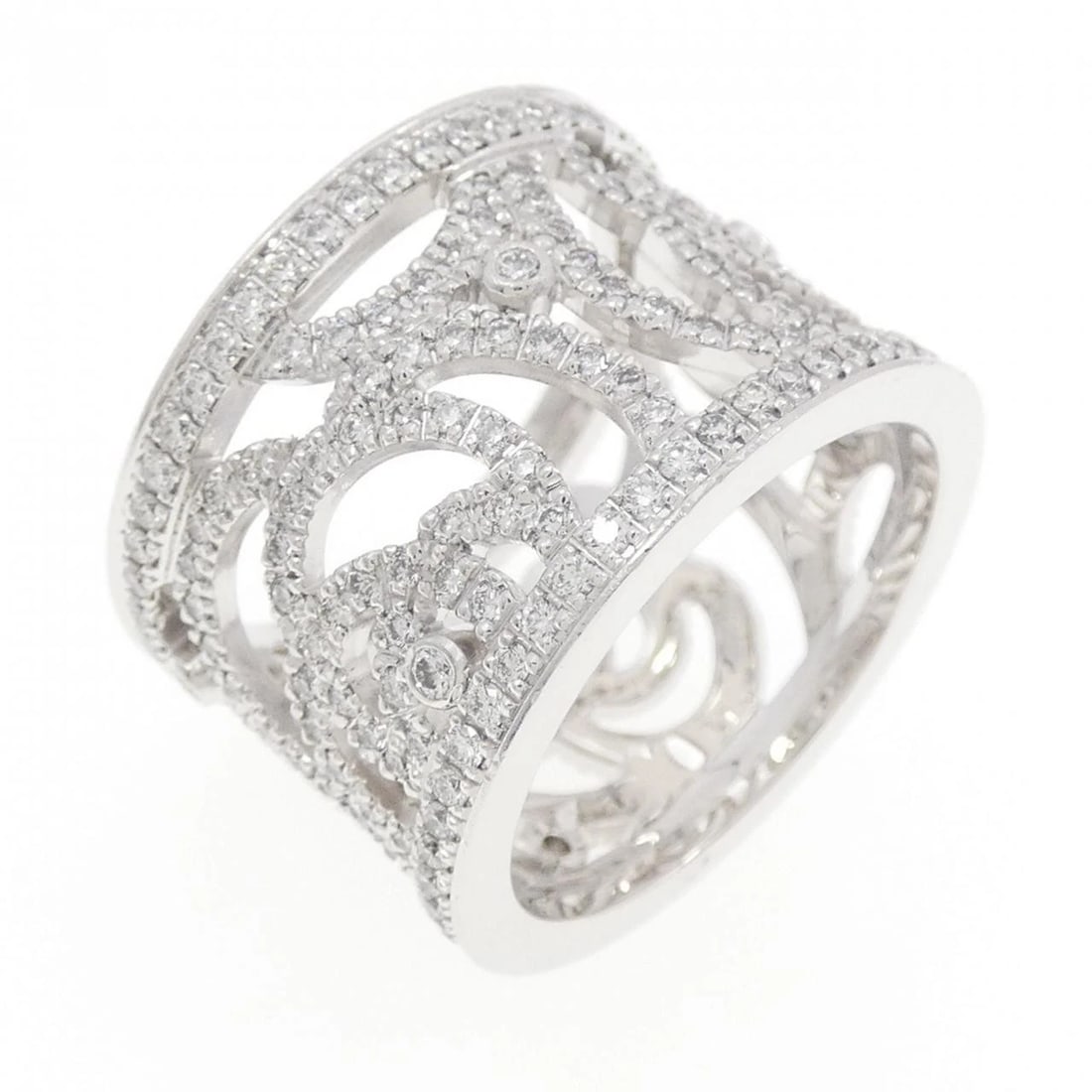 CHANEL CAMELLIA RING: chanel camellia ring Brand: CHANEL Type: ring Material: 750 white gold, Main Stone/Creation Natural Color: White Gold Size: US 5 1/4 Accessories: None Accessories Notice: When purchasing pre-owned