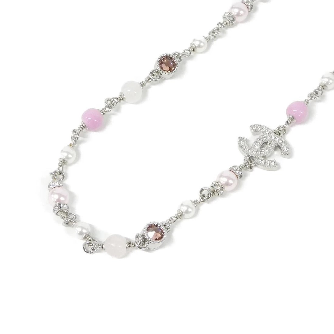 CHANEL ABG138 NECKLACE: Chanel ABG138 Necklace Brand: CHANEL Type: Necklace Material: Fake pearl, Color: Fake pearl Size: Size Length: 41-47mm cm Motif width x height: 1.5mm cm x 1.1mm cm Accessories: None Accessories