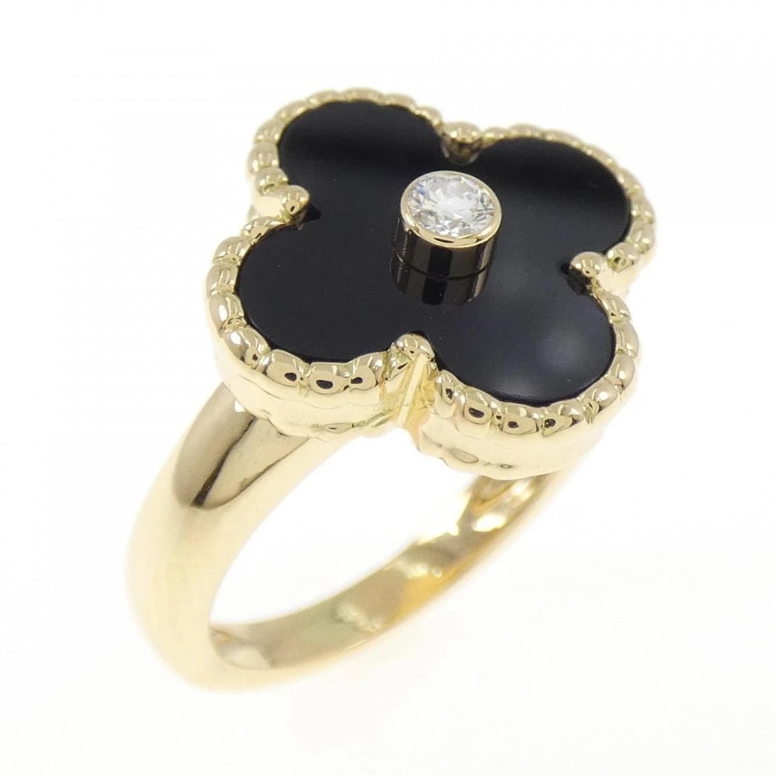 VAN CLEEF & ARPELS ALHAMBRA RING: Van Cleef & Arpels Alhambra Ring Brand: Van Cleef & Arpels Type: Ring Material: 750 yellow gold, Main Stone/Creation Onyx Secondary Stone Natural Color: Yellow Gold Size: US 4 Accessories: None