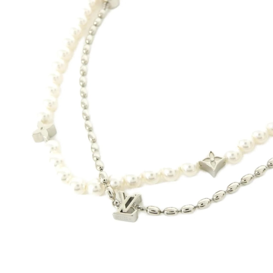 LOUIS VUITTON PEARL FUSION NECKLACE: Louis Vuitton Pearl Fusion Necklace Brand: LOUIS VUITTON Type: Necklace Material: Fake pearl, Color: None Size: Length: 42-48cm Motif width x height: 0.8cm x 0.8cm Accessories: None Accessories
