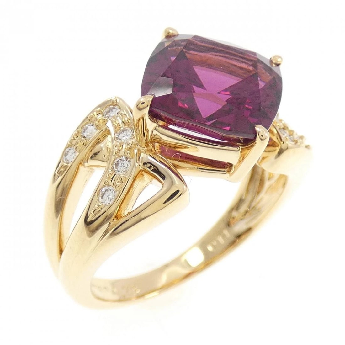TASAKI GARNET RING: Tasaki Garnet Ring Brand: TASAKI Type: Ring Material: 18K Yellow Gold, Main Stone/Creation Garnet Color: Yellow Gold Size: US 6 1/4 Accessories: None Accessories Notice: When purchasing pre-owned