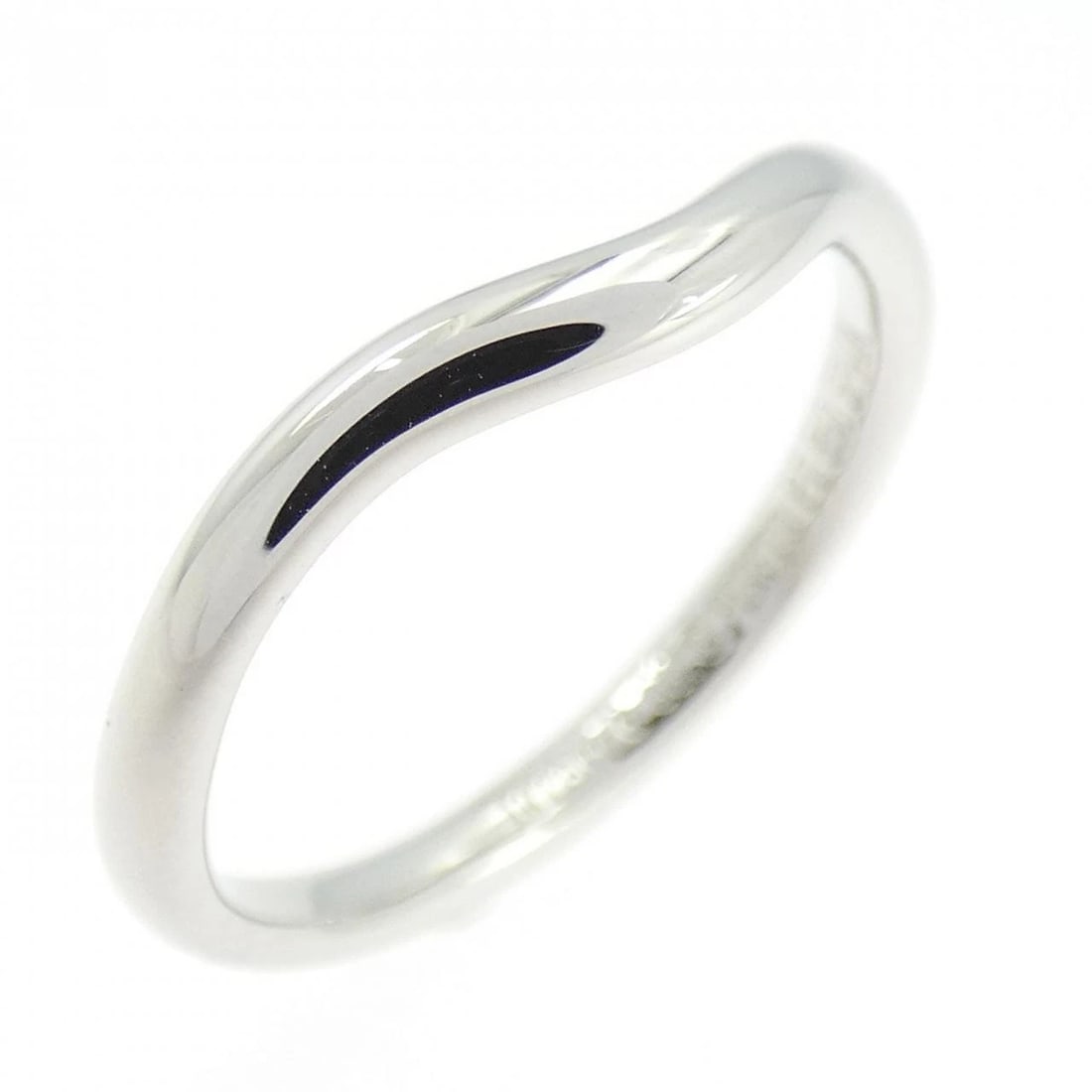 TIFFANY&CO. CURVED RING: TIFFANY&Co. Curved Ring Brand: TIFFANY&Co. Type: Ring Material: Platinum950, Color: White Size: US 5 Accessories: None Accessories Notice: When purchasing pre-owned goods, please refer to the photos