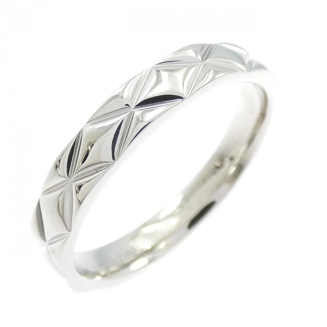 CHANEL MATELASSE RING: Chanel Matelasse Ring Brand: CHANEL Type: Ring Material: Platinum950, Color: White Size: US 8 1/2(58) Accessories: None Accessories Notice: When purchasing pre-owned goods, please refer to