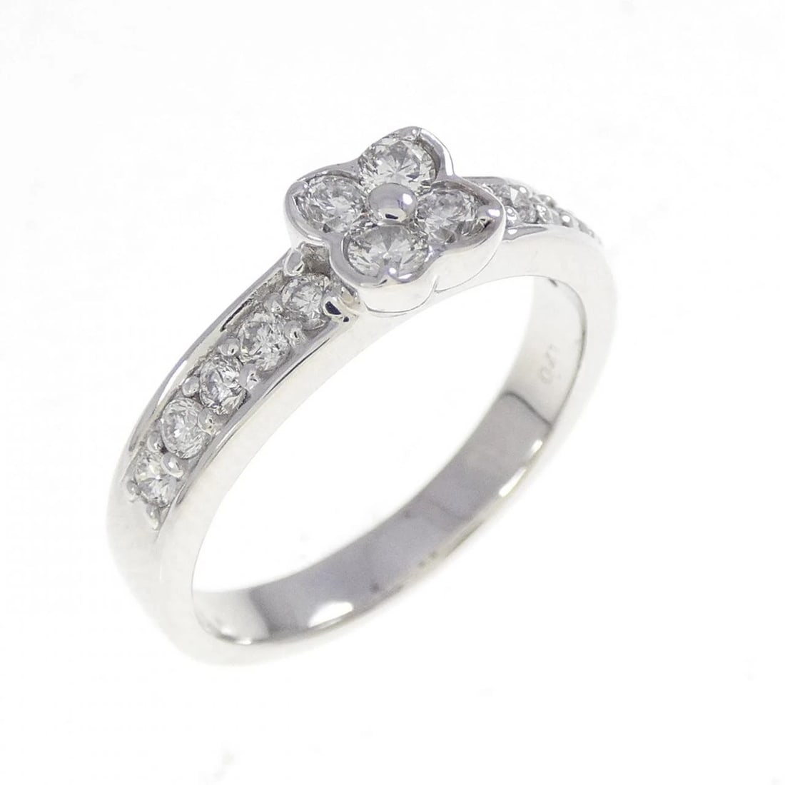 PONTE VECCHIO DIAMOND RING: Ponte Vecchio Diamond Ring Brand: Ponte Vecchio Type: Ring Material: K18 white gold, Main Stone/Creation Natural Color: White Gold Size: US 5 1/4 Accessories: None Accessories Notice: When purchasing