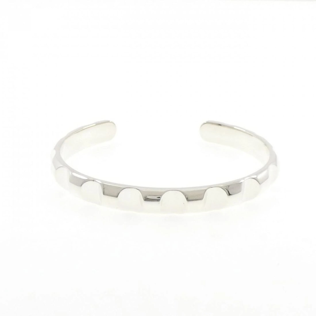 TIFFANY&CO. GROOVE NARROW CUFF BANGLE: TIFFANY&Co. Groove Narrow Cuff Bangle Brand: TIFFANY&Co. Type: Bracelet Material: 925Silver, Color: Silver Size: 16cm Actual Size Max width approx.: 6.7mm Accessories: None Accessories Notice: When