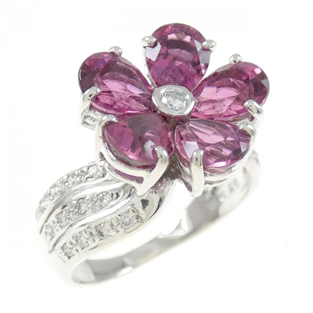 PONTE VECCHIO TOURMALINE RING: Ponte Vecchio Tourmaline Ring Brand: Ponte Vecchio Type: Ring Material: K18 white gold, Main Stone/Creation Main Stone TourmalineSecondary Stone Natural Color: White Gold Size: US 7 Accessories: None