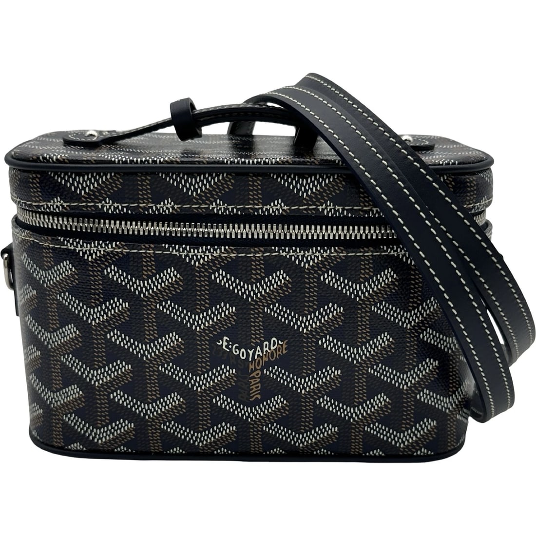 GOYARD MUSE MINI VANITY SHOULDER BAG: GOYARD Muse Mini Vanity Shoulder Bag Brand: GOYARD Type: Shoulder Bag Material: PVC Color: blue Size: W16.5cm x H10cmx D8cmW6.5 x H3.9x D3.1inch Accessories: None Accessories Notice: When purchasing