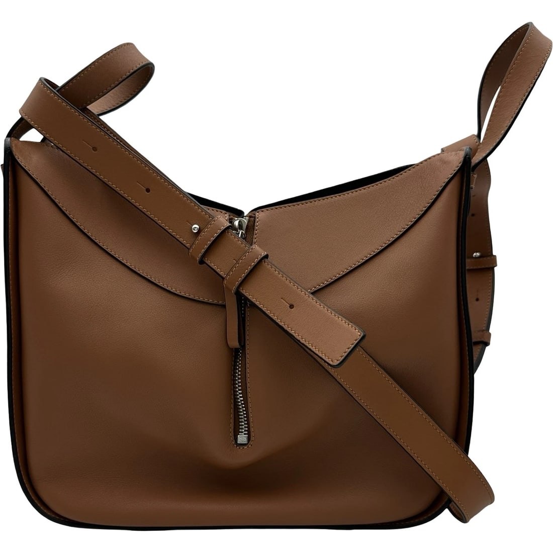 LOEWE HAMMOCK SMALL HANDBAG: LOEWE Hammock small Handbag Brand: LOEWE Type: Handbag Material: Calfskin Color: Tan SilverHardware Size: W27.5cm x H24.5cmx D14cm W10.8 x H9.6x D5.5inch Accessories: None Accessories Noti