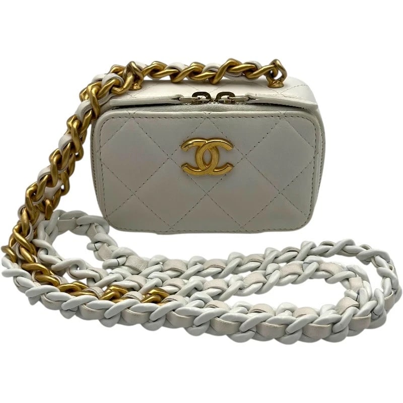 CHANEL SHOULDER COIN PURSE SHOULDER BAG: CHANEL Shoulder coin purse Shoulder Bag Brand: CHANEL Type: Shoulder Bag Material: Ram Color: White GDHardware Size: W11cm x H7cmx D4.5cm W4.3 x H2.8x D1.8inch Accessories: None Accessorie